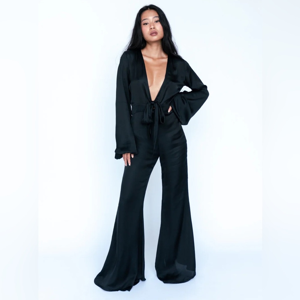 Ava Plunge V-Neck Long Sleeve Jumpsuit - Picture 2 of 5
